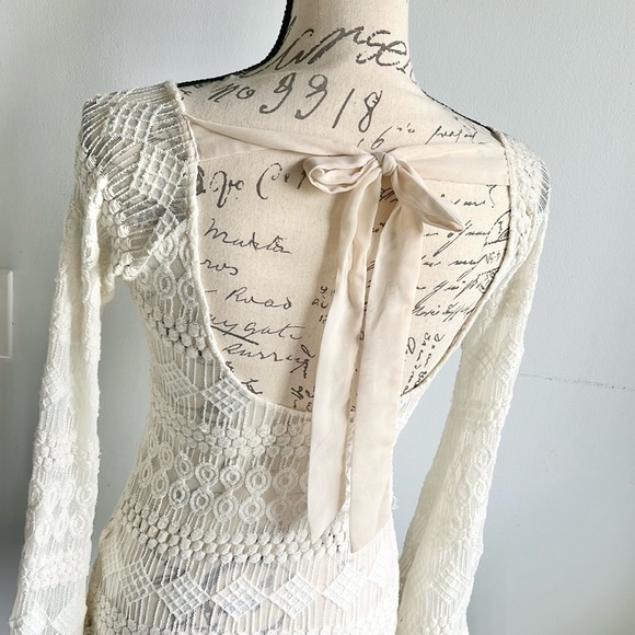 Áreve Sheer Lace Trumpet Sleeve Ivory Tie Back Blouse Boho Style size medium - Picture 2 of 7